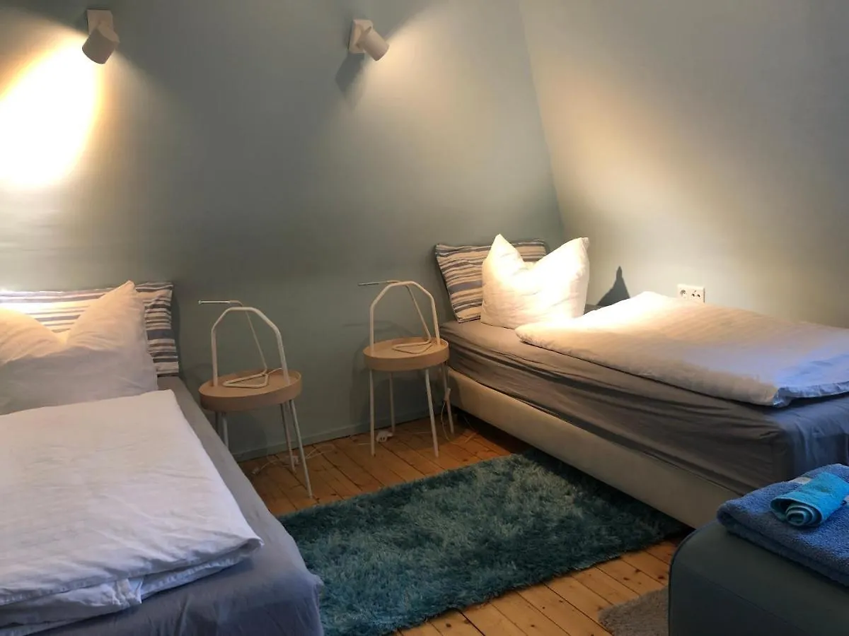 Blaues Zimmer Mit Grossem Balkon, Bad Ist Ein Traum, 50 Schritte Zum Radweg Am Main,Ideal For Short Stay Mainstockheim