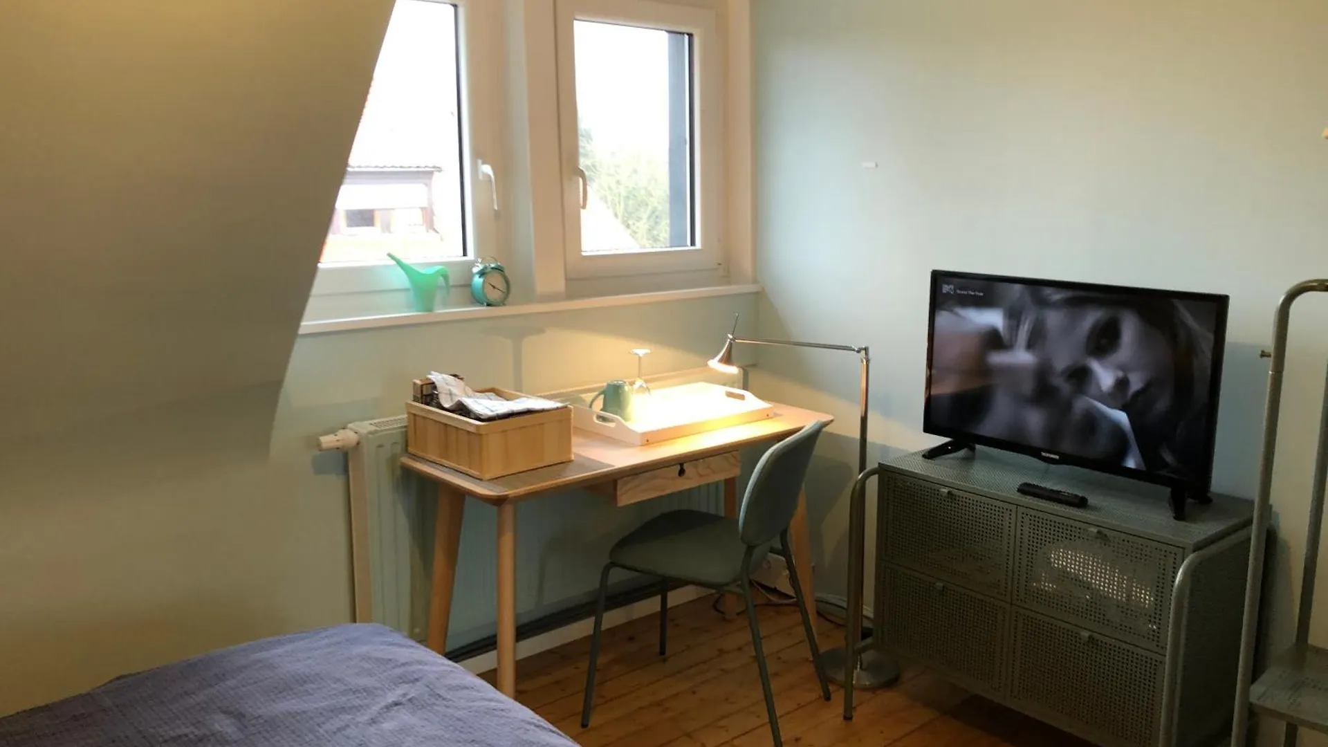 Blaues Zimmer Mit Grossem Balkon, Bad Ist Ein Traum, 50 Schritte Zum Radweg Am Main,Ideal For Short Stay Mainstockheim 0*,