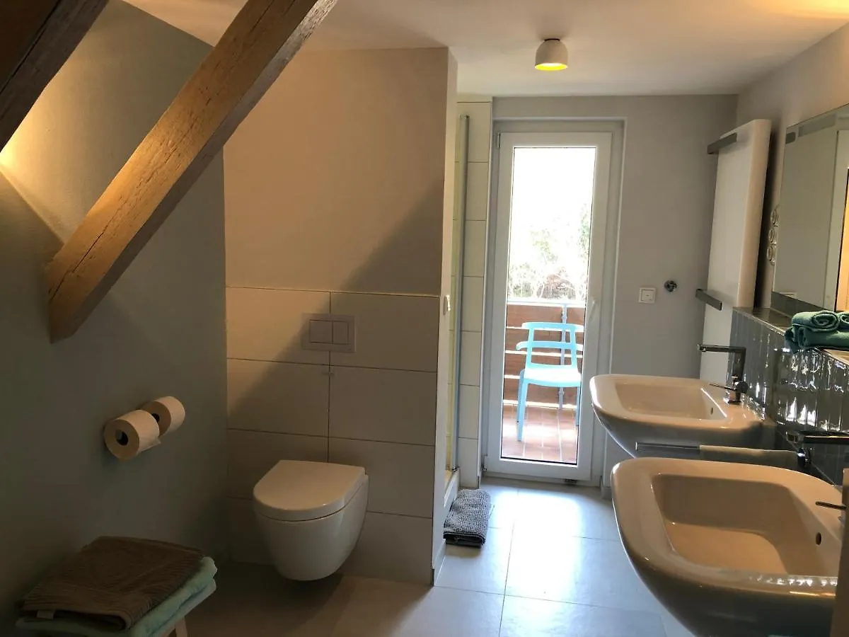 Blaues Zimmer Mit Grossem Balkon, Bad Ist Ein Traum, 50 Schritte Zum Radweg Am Main,Ideal For Short Stay Mainstockheim Guest house